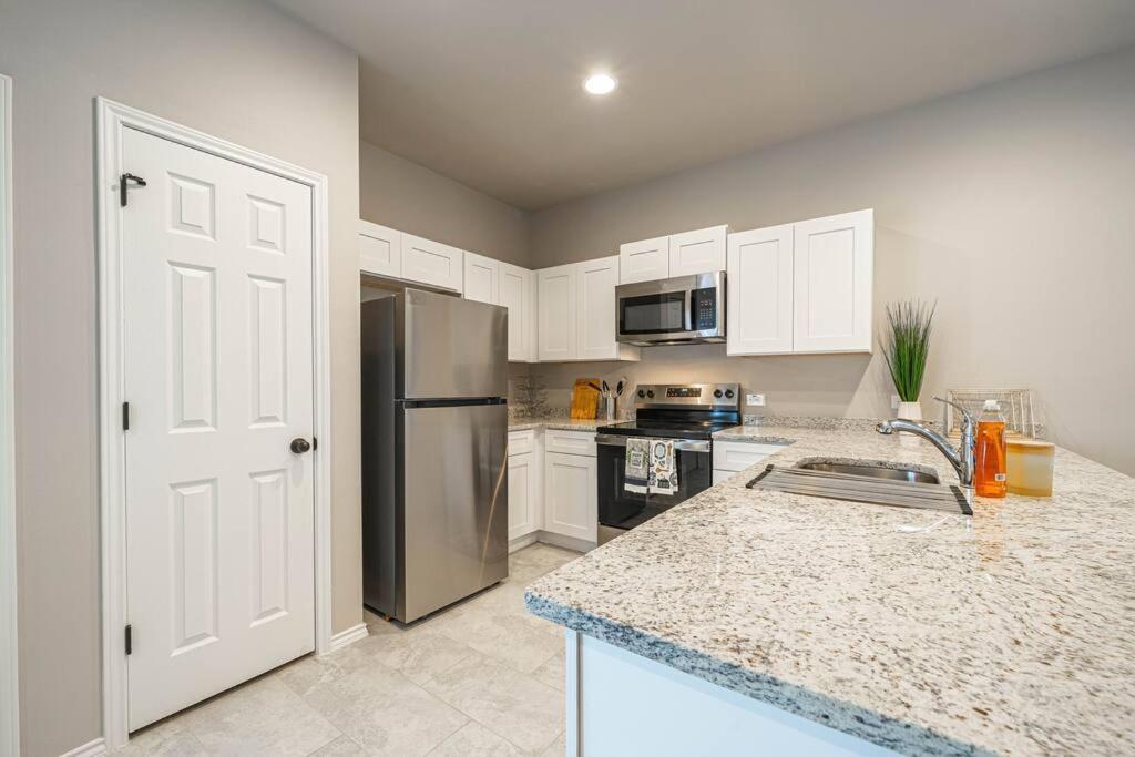 Gorgeous, Brand New 3 Bedrooms Home- Built 2024, Near Seaworld & Lackland Afb San Antonio Exterior foto